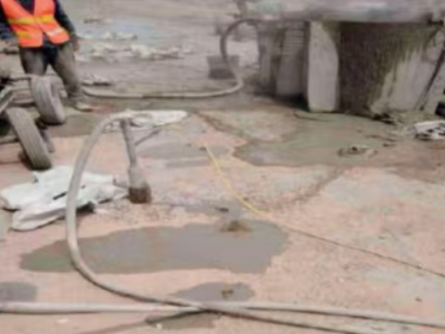 芦淞水泥混凝土路面板底注浆技术 路面脱空注浆整治方案