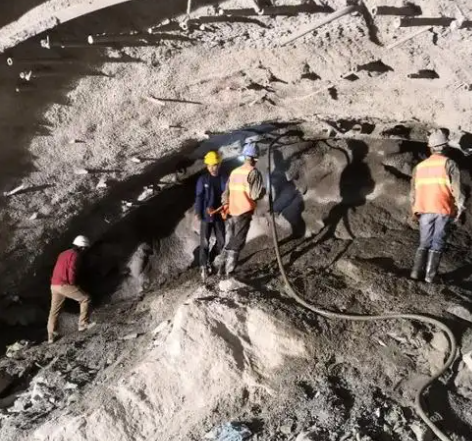 芦淞拱顶带模注浆料的施工流程及注意事项